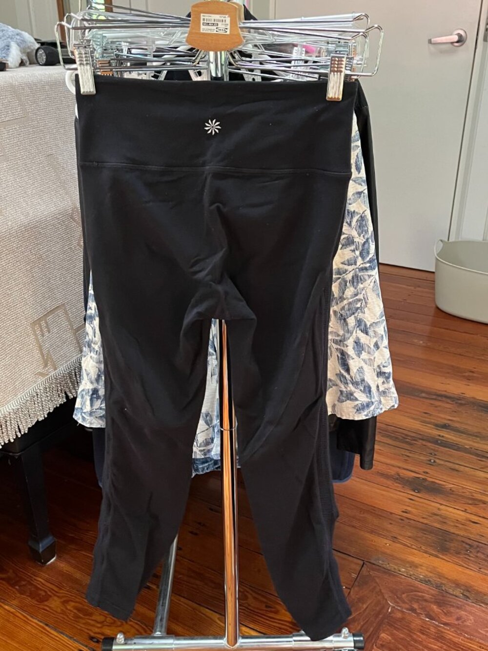 Athleta high rise cropped leggings with mesh - Picture 4 of 6